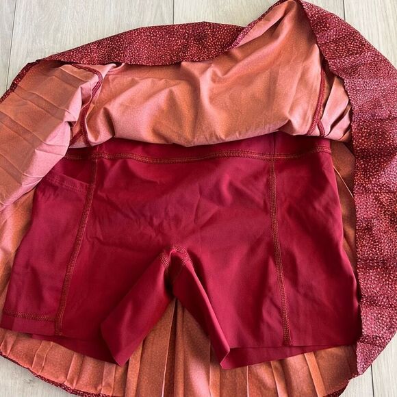 Spanx Women's Get Moving Pleated Rust Red Rich Athletic Skort Size M - Picture 8 of 8